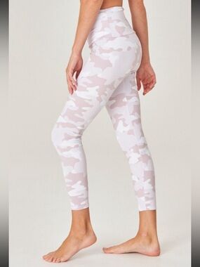 Onzie High Rise Midi Legging White and Beige Camo XL - NWT